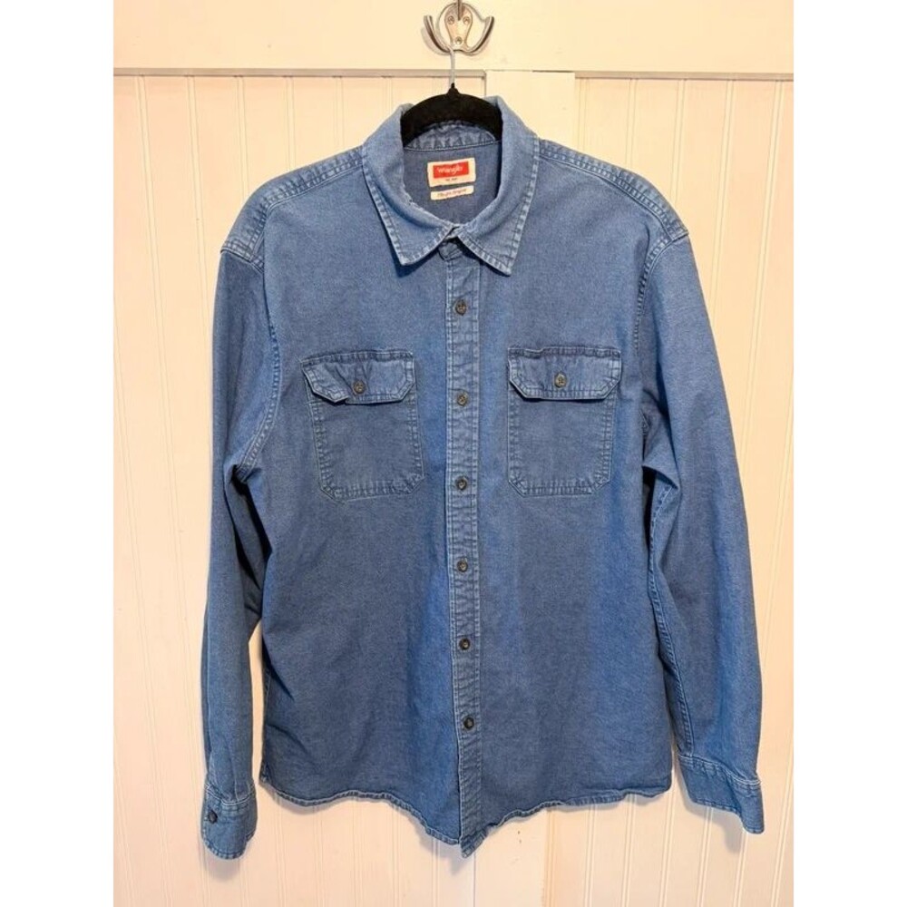 Wrangler Denim Buttonup Shirt Men’s XL Fit for comfort minimalist Fall workwear